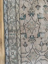 Load image into Gallery viewer, Vintage Turkish 3’9” x 6’11”