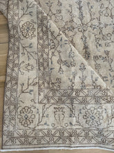 Load image into Gallery viewer, Vintage Turkish 6’7” x 10’2”