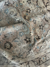 Load image into Gallery viewer, Antique Mahal 4’3” x 6’5”