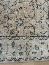 Load image into Gallery viewer, Vintage Turkish 3’9” x 7’2”