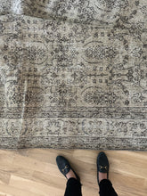 Load image into Gallery viewer, Vintage Turkish 9’ x 11’11”