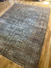 Load image into Gallery viewer, Antique Mahal 7’10” x 10’3”