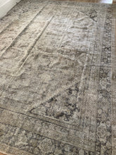 Load image into Gallery viewer, Antique Mahal 10’ x 13’1”