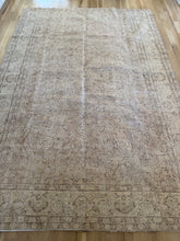 Load image into Gallery viewer, Vintage Turkish 7’ x 10’2”