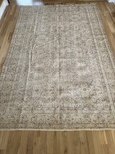 Load image into Gallery viewer, Vintage Turkish 6’9” x 10’1”