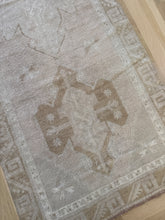 Load image into Gallery viewer, Vintage Oushak 3’2” x 11’1”