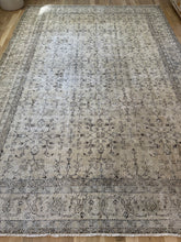 Load image into Gallery viewer, Vintage Turkish 8’ x 11’5”