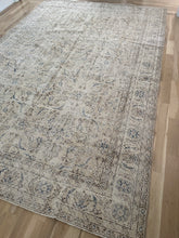 Load image into Gallery viewer, Vintage Turkish 7’1” x 10’8”