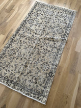 Load image into Gallery viewer, Vintage Turkish 3’1” x 5’11”