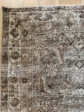 Load image into Gallery viewer, Antique Mahal 3’5” x 5’5”