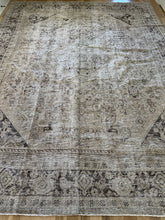 Load image into Gallery viewer, Antique Mahal 9’1” x 11’10”