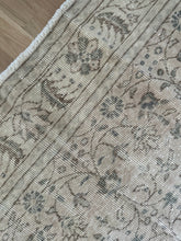 Load image into Gallery viewer, Vintage Turkish 6’10” x 10’3”