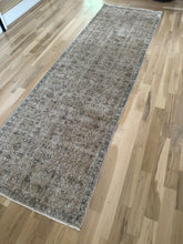 Load image into Gallery viewer, Vintage Turkish 3’ x 9’10”