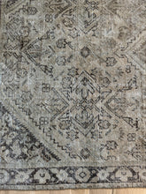 Load image into Gallery viewer, Antique Mahal 4’ x 6’6”