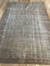 Load image into Gallery viewer, Vintage Persian Rug 6’5” x 9’6”