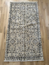 Load image into Gallery viewer, Vintage Turkish 3’1” x 5’11”
