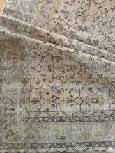 Load image into Gallery viewer, Vintage Turkish 9’ x 12’1”