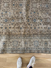 Load image into Gallery viewer, Vintage Turkish 9’ x 13’3”