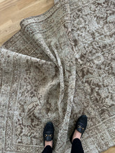 Load image into Gallery viewer, {ON HOLD} Antique Mahal 4’9” x 7’8”