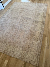 Load image into Gallery viewer, Vintage Turkish 7’ x 10’2”