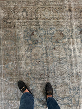 Load image into Gallery viewer, Antique Mahal 7’ x 10’10”