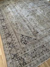 Load image into Gallery viewer, Antique Mahal 9’1” x 11’10”