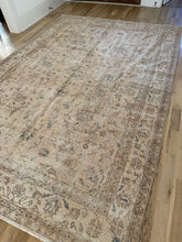 Load image into Gallery viewer, Vintage Turkish 7’2” x 10’7”