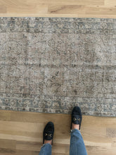 Load image into Gallery viewer, Vintage Turkish 2’10” x 9’6”