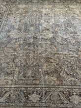 Load image into Gallery viewer, Antique Mahal 10’2” x 13’5”