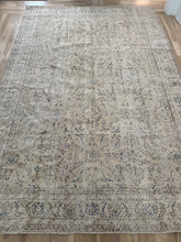 Load image into Gallery viewer, Vintage Turkish 7’1” x 10’8”