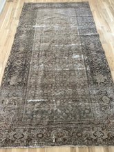 Load image into Gallery viewer, Antique Malayer 5’ x 9’5”