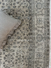 Load image into Gallery viewer, Vintage Turkish 9’3” x 13’1”
