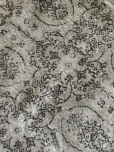 Load image into Gallery viewer, Vintage Turkish 9’ x 11’11”