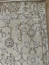 Load image into Gallery viewer, Vintage Turkish 3’ x 6’3”