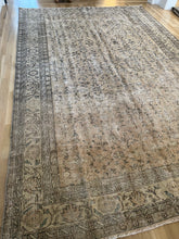 Load image into Gallery viewer, Vintage Turkish 7’6” x 11’3”