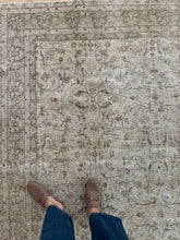 Load image into Gallery viewer, Vintage Turkish 6’8” x 10’1”