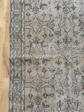 Load image into Gallery viewer, Vintage Turkish 3’9” x 6’11”