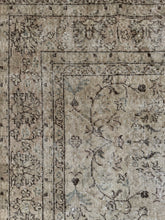 Load image into Gallery viewer, Vintage Turkish 6’6” x 10’6”