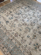 Load image into Gallery viewer, Vintage Mahal 8’9” x 11’