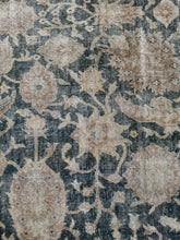 Load image into Gallery viewer, Antique Mahal 8’11” x 11’7”