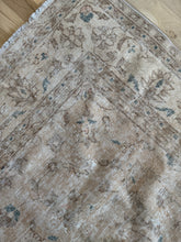 Load image into Gallery viewer, Vintage Turkish 7’2” x 10’7”