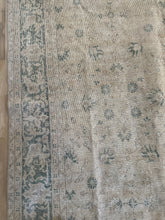 Load image into Gallery viewer, Vintage Turkish 6’7” x 9’9”