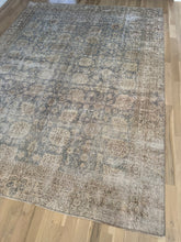 Load image into Gallery viewer, Vintage Turkish 7’3” x 9’9”