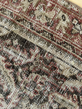 Load image into Gallery viewer, Antique Mahal 4’2” x 6’4”