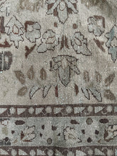 Load image into Gallery viewer, Vintage Lilihan 4’5” x 6’3”