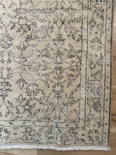 Load image into Gallery viewer, Vintage Turkish 3’9” x 6’9”