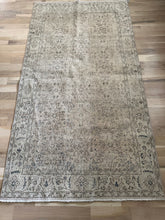 Load image into Gallery viewer, Vintage Turkish 3’9” x 7’