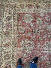 Load image into Gallery viewer, Vintage Turkish 8’10” x 11’