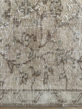 Load image into Gallery viewer, Vintage Turkish 2’4” x 8’2”