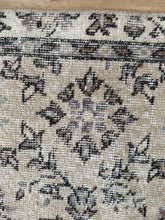 Load image into Gallery viewer, Vintage Turkish 3’1” x 5’11”